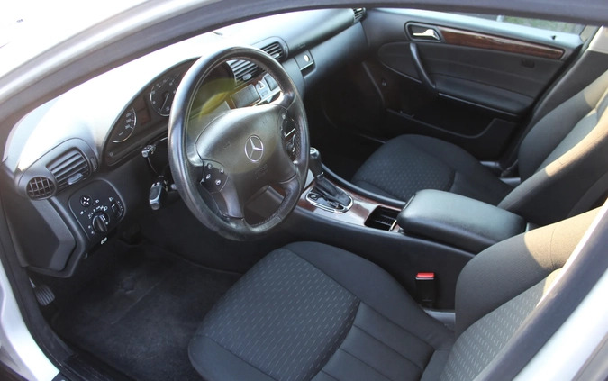 Mercedes-Benz Klasa C cena 23900 przebieg: 225579, rok produkcji 2004 z Poznań małe 172